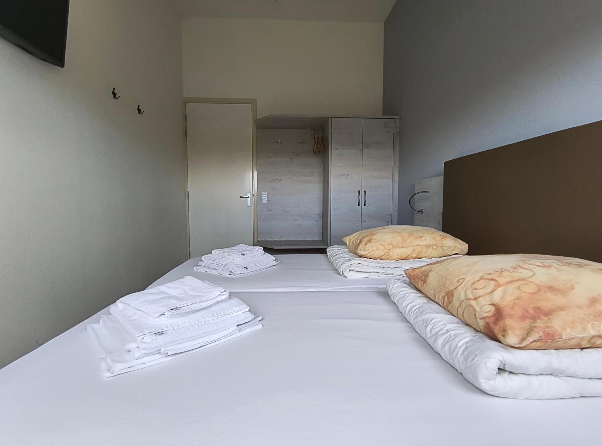 Hotel Rasch Bergen aan Zee Bagian luar foto