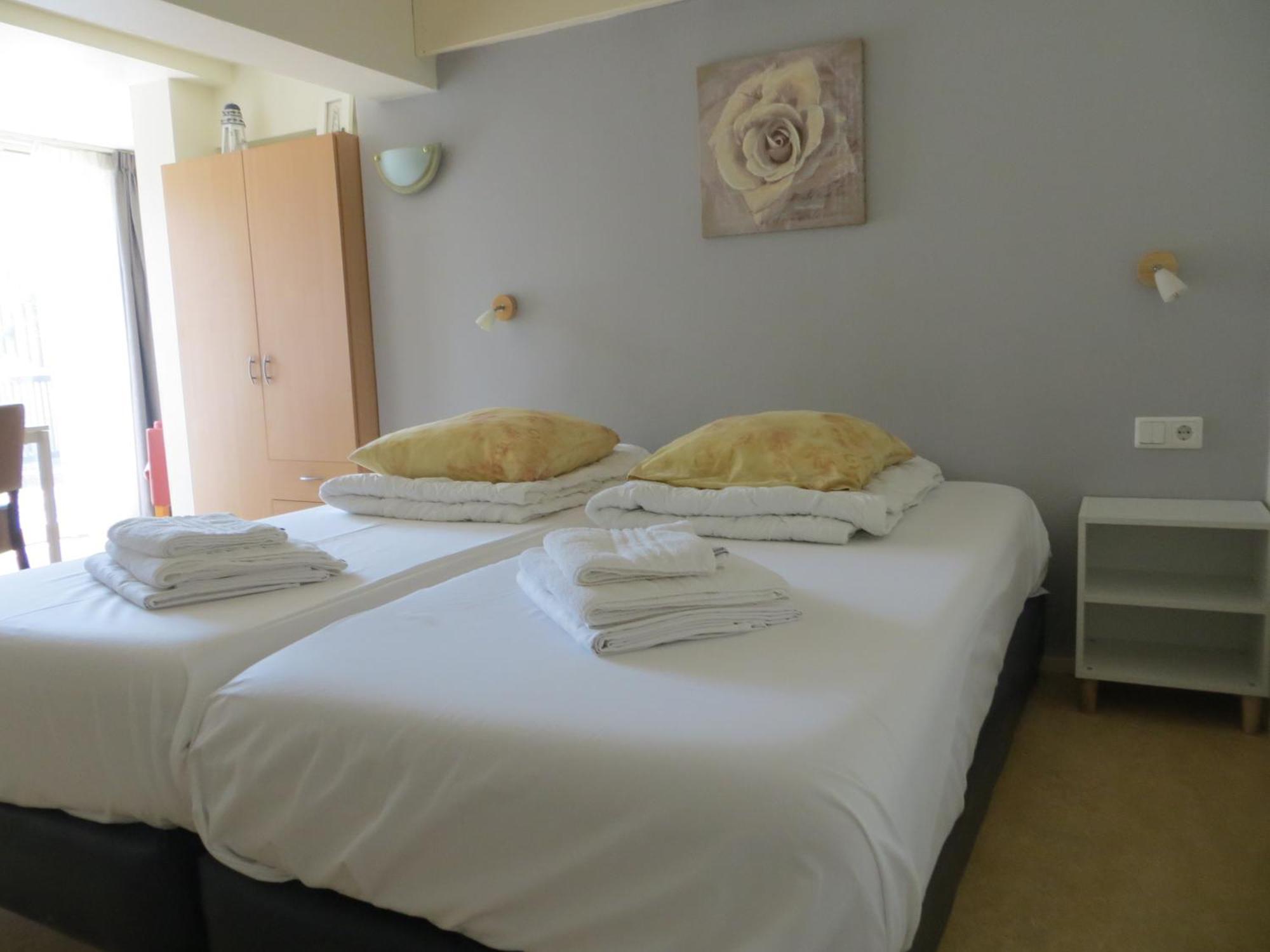 Hotel Rasch Bergen aan Zee Bagian luar foto