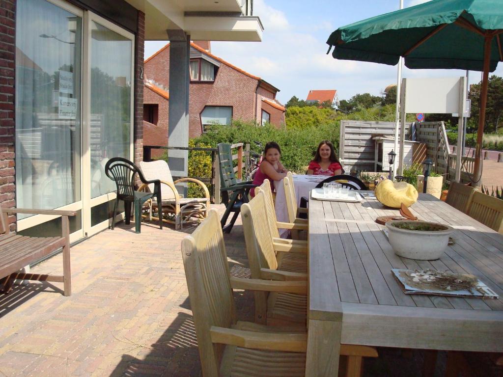 Hotel Rasch Bergen aan Zee Bagian luar foto