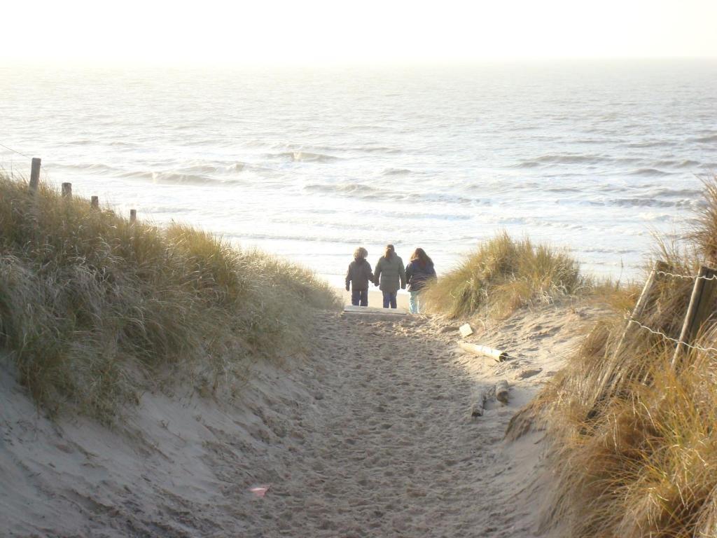Hotel Rasch Bergen aan Zee Bagian luar foto