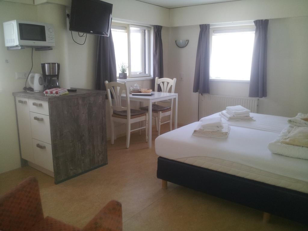 Hotel Rasch Bergen aan Zee Bagian luar foto