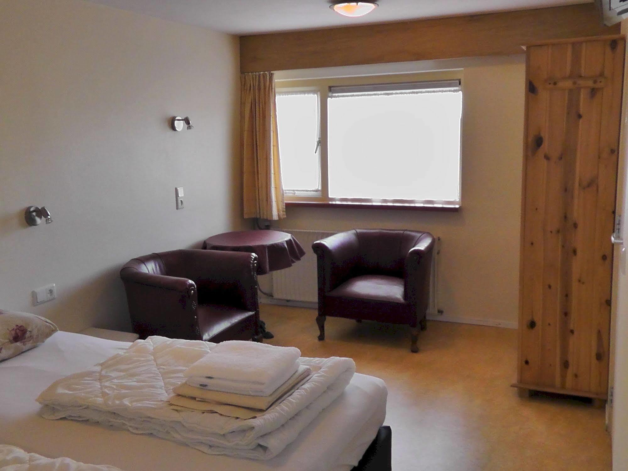 Hotel Rasch Bergen aan Zee Bagian luar foto