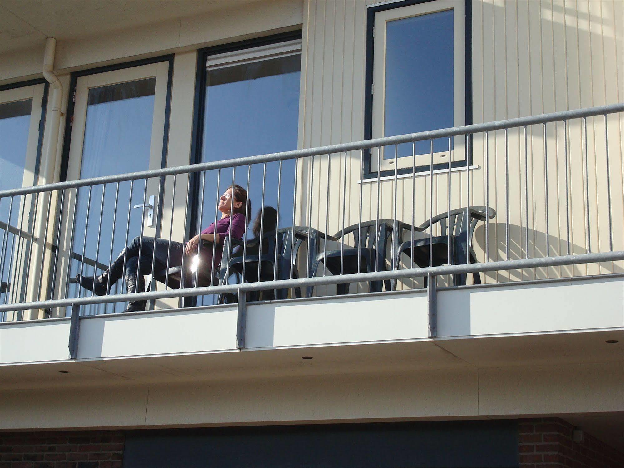 Hotel Rasch Bergen aan Zee Bagian luar foto