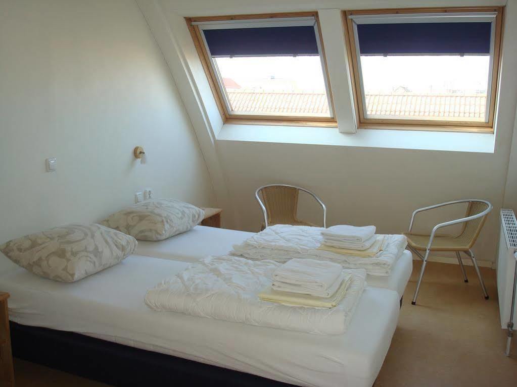Hotel Rasch Bergen aan Zee Bagian luar foto